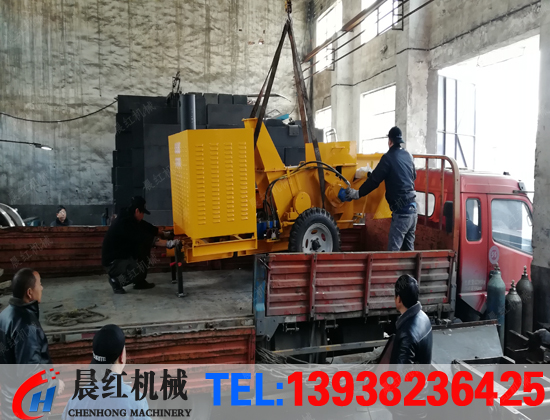 發(fā)往廣東的大型移動(dòng)式木材粉碎機(jī)